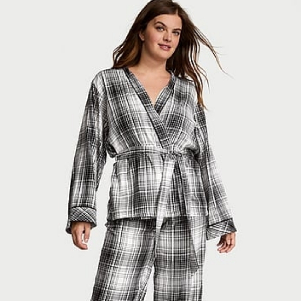 Victoria's Secret Black & White Plaid Tie-Waist Kimono Pajama Jacket. Size M